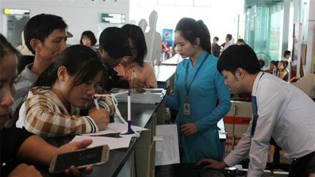 Mở tung nhà vệ sinh sân bay gọi khách ngủ quên - Ảnh 3.