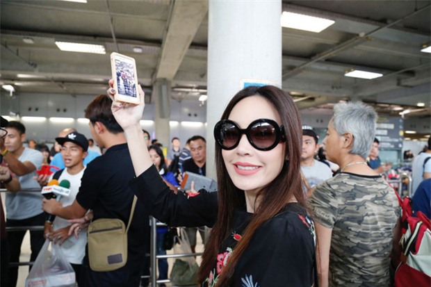 Messi Thái Chanathip khoe bạn gái người mẫu xinh đẹp - Ảnh 3.