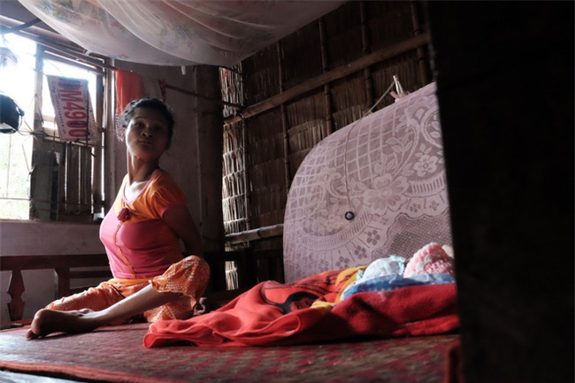 Nhìn cách người mẹ điên chăm sóc con gái sơ sinh 15 ngày tuổi ai cũng xúc động vì tình mẫu tử - Ảnh 20.