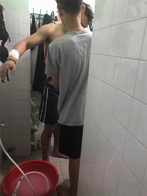 chuyện làng sao,Top 3 Vietnam Idol,ca sĩ đong hùng, đông hùng bị chém, sao Việt