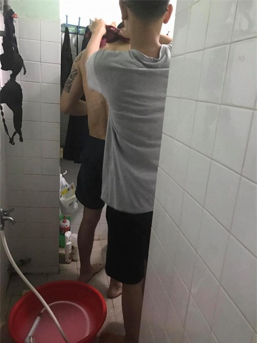 chuyện làng sao,Top 3 Vietnam Idol,ca sĩ đong hùng, đông hùng bị chém, sao Việt