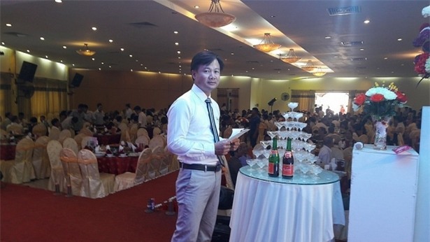 luong gv hon 6 trieu thay giao van phai lam mc dam cuoi ban bao hiem day vo