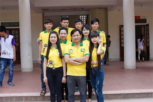 luong gv hon 6 trieu thay giao van phai lam mc dam cuoi ban bao hiem day vo