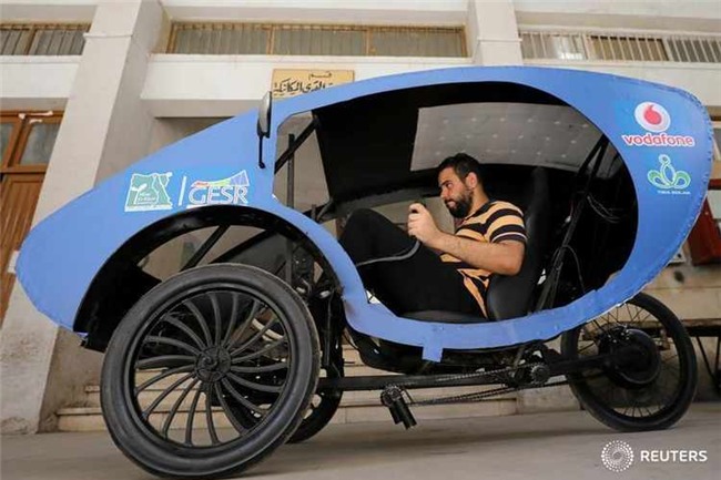 Sinh viên chế tạo “xe hơi” giúp người khuyết tật tự do di chuyển - 1