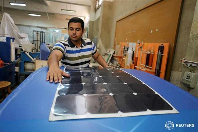 Sinh viên chế tạo “xe hơi” giúp người khuyết tật tự do di chuyển - 2