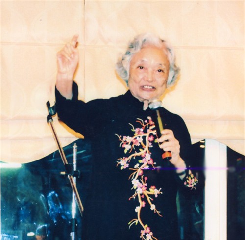 Tiết học khiến hàng triệu người xem rơi nước mắt của cô giáo ngoài 80 tuổi - Ảnh 3.