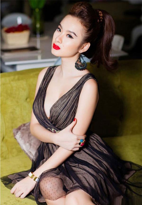 Phuong My Chi, Angela Phuong Trinh danh mat tuoi tho vi kiem tien lo cho cha me?