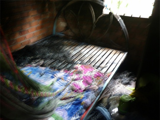 cuoc goi luc nua dem cua co gai tre bi thieu song - 2