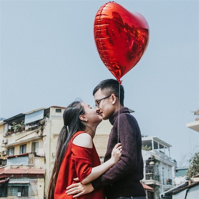 Nam sinh Bach khoa nhan bang tot nghiep loai gioi ben vo va con trai hinh anh 2