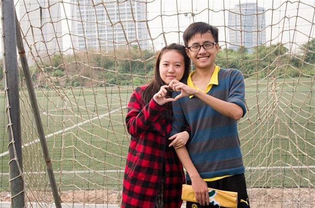 Nam sinh Bach khoa nhan bang tot nghiep loai gioi ben vo va con trai hinh anh 4