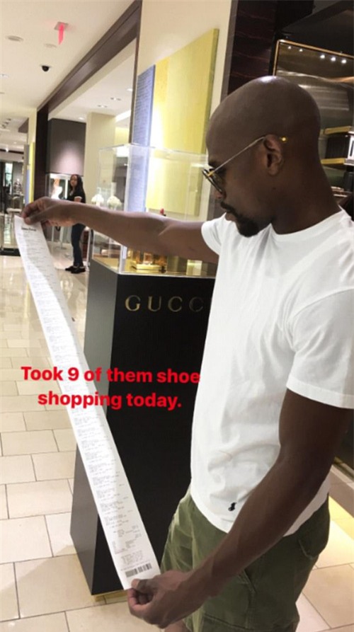 Mayweather khoe hóa đơn mua giày hiệu dài cả 9 mét - Ảnh 1.