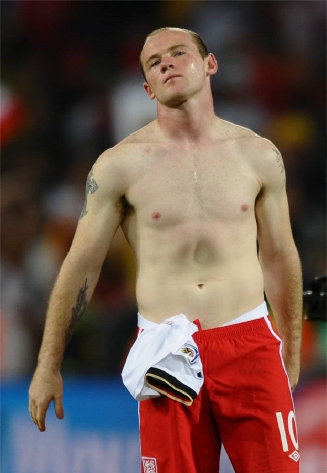 Wayne Rooney bị gán mác &#34;ông chú bụng phệ&#34; vì thói hư này! - 7