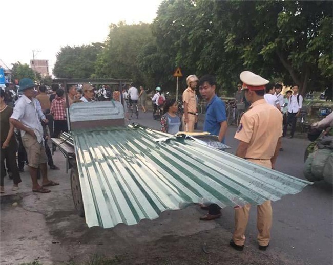 tôn cứa cổ, xe chở tôn