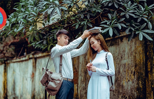 9x xinh dep quyet yeu anh chang bi nham la "gay", 2 nam sau duoc chup anh cuoi 500 trieu - 1