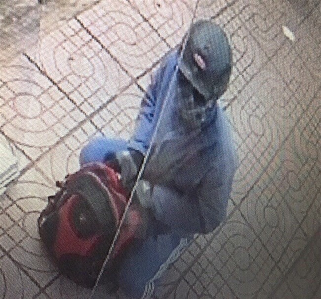 Hình ảnh ban đầu tên cướp Ngân hàng ở Đồng Nai - ảnh 1