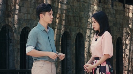 Vừa hôn Rocker Nguyễn, Angela Phương Trinh lại lên giường với Hữu Vi trong tập 2 Glee-10