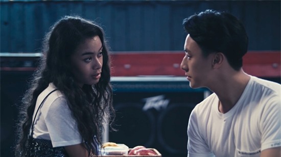 Vừa hôn Rocker Nguyễn, Angela Phương Trinh lại lên giường với Hữu Vi trong tập 2 Glee-3