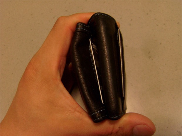 Đánh cắp ví của chàng trai trên đường, nhưng khi vừa nhìn vào bên trong, kẻ cắp liền đi nhanh tới đồn cảnh sát - Ảnh 2.