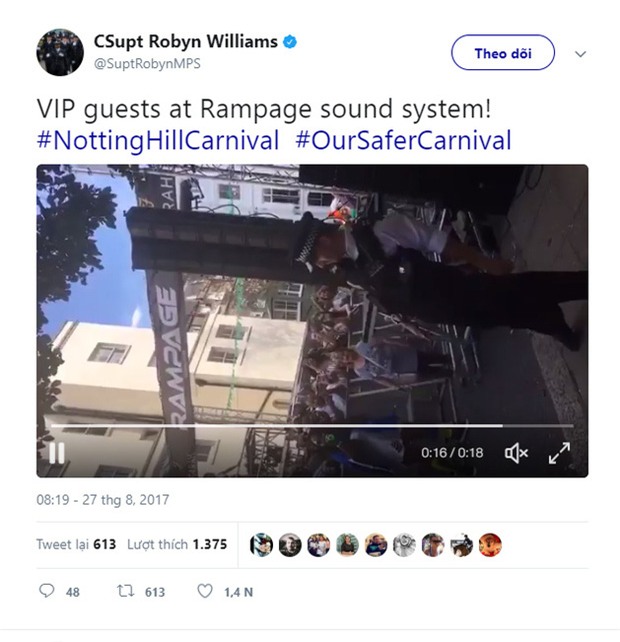 “Soái ca cảnh sát gây chú ý với điệu nhảy tưng bừng trong lễ hội Notting Hill lớn nhất nước Anh - Ảnh 2.