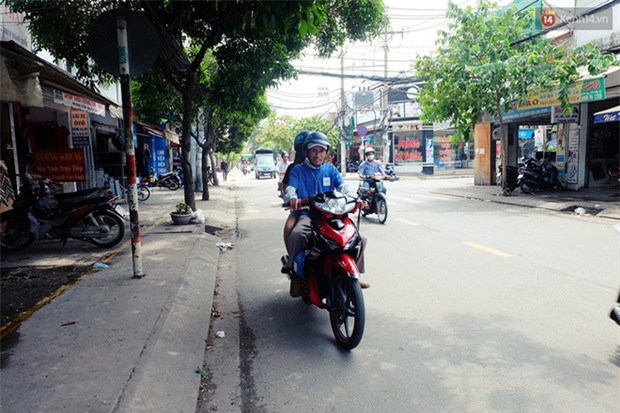 Câu chuyện cảm động của thầy giáo đơn thân chạy xe ôm nuôi 2 cô con gái ăn học ở Sài Gòn - Ảnh 5.