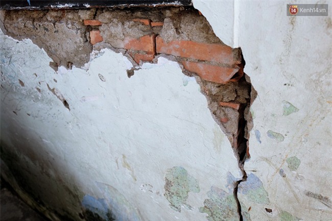 Câu chuyện cảm động của thầy giáo đơn thân chạy xe ôm nuôi 2 cô con gái ăn học ở Sài Gòn - Ảnh 6.
