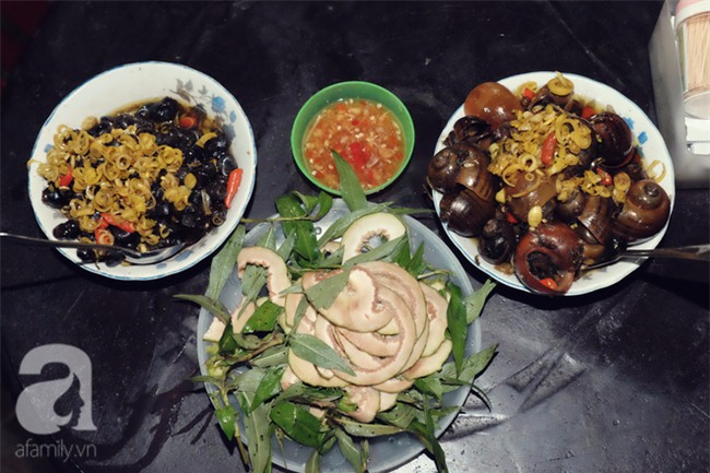 Có gì ở quán ốc hút cây me 30 năm tuổi, không ngon không tính tiền, ăn là ghiền xứ Quảng? - Ảnh 13.