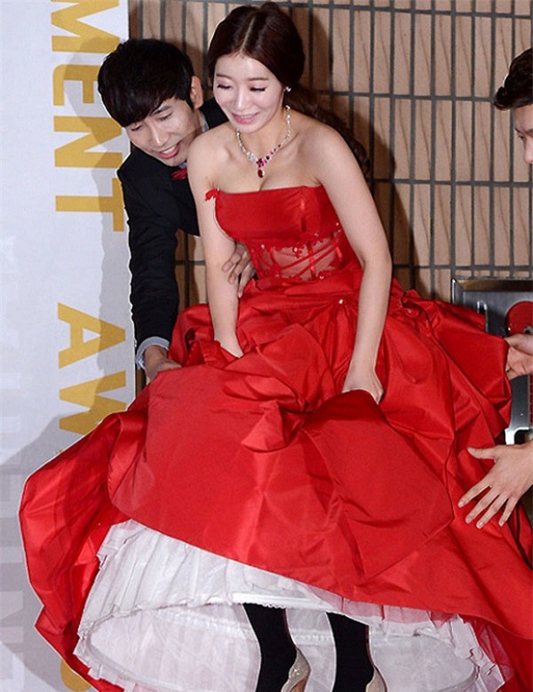 vai phut huy hoang tren tham do, minh hang, nha phuong da khien bao nguoi toat mo hoi - 11