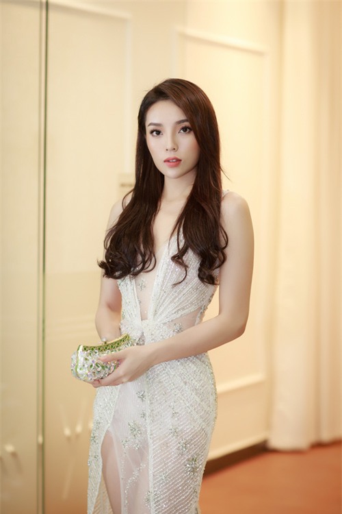 Mắt sưng húp, Kỳ Duyên lại vướng nghi vấn phẫu thuật thẩm mỹ - Ảnh 3.