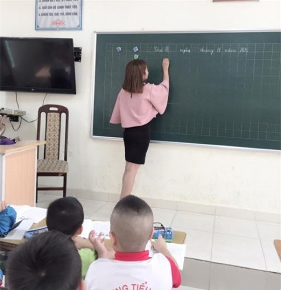 Cam giao vien mac vay ngan o Ha Tinh: Ke khen, nguoi che! hinh anh 2