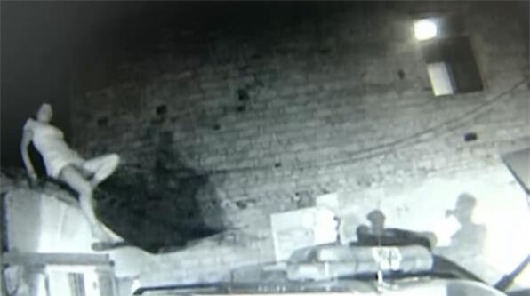 Sự thật kinh hoàng sau cuộc điện thoại cầu cứu của người phụ nữ trong đêm tối - Ảnh 1.