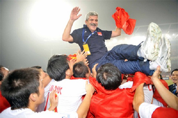 Vì sao bóng đá Việt Nam nên thuê thầy ngoại? - Ảnh 2.