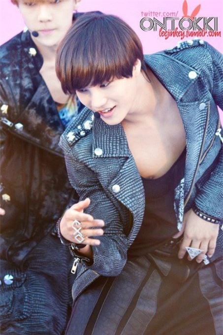 loat sao nam cung "lan dan duong quan ao" chang thua gi tran thanh - 12