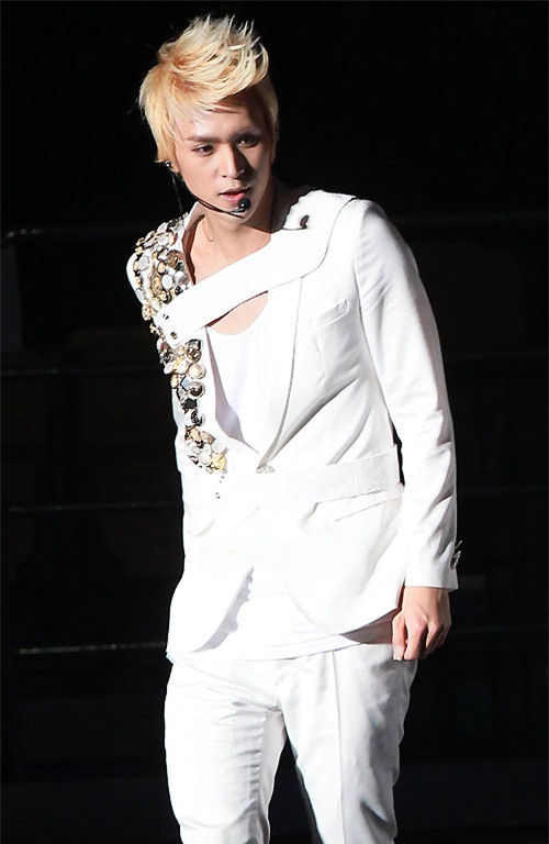 loat sao nam cung "lan dan duong quan ao" chang thua gi tran thanh - 14