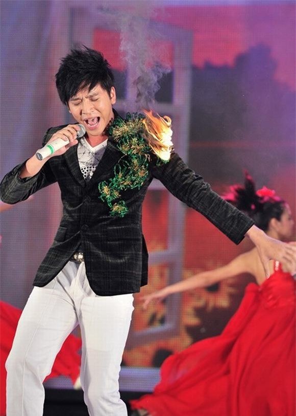 loat sao nam cung "lan dan duong quan ao" chang thua gi tran thanh - 7