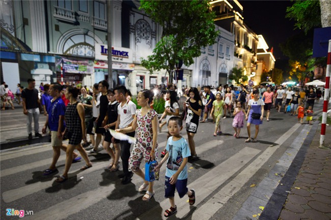 Pho di bo, trung tam thuong mai chat cung nguoi dem 2/9 hinh anh 3