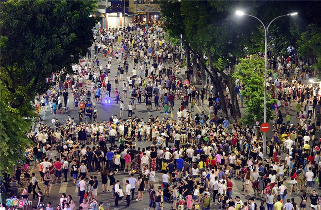 Pho di bo, trung tam thuong mai chat cung nguoi dem 2/9 hinh anh 6