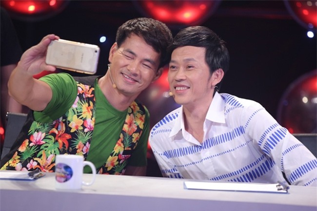 dam "treu" hoai linh tren ghe nong, xuan bac lieu co kem canh dan anh? hinh anh 1