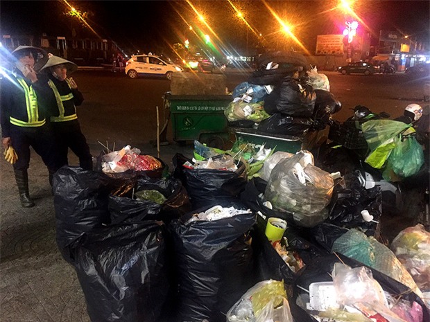 Nhắc nhở người bán hàng, cô lao công ở Đà Lạt nhận lại câu nói: Không xả rác thì lấy việc đâu các cô làm! - Ảnh 4.