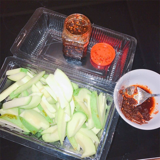 đồ ăn vặt, xoài, cóc, món ăn vỉa hè