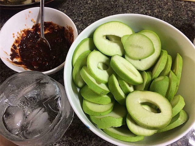 đồ ăn vặt, xoài, cóc, món ăn vỉa hè