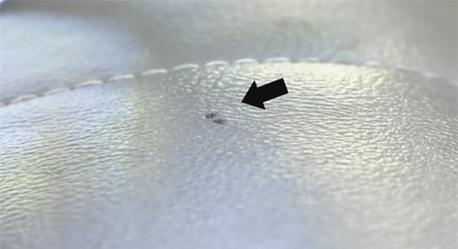 Để chai nước trong xe hơi là hành động cực kỳ nguy hiểm, cảnh sát khuyến cáo chủ xe nên lưu ý - Ảnh 2.