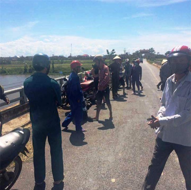 Buồn chuyện gia đình, người mẹ trẻ đang mang thai ôm 2 con nhỏ nhảy cầu tự tử - Ảnh 2.