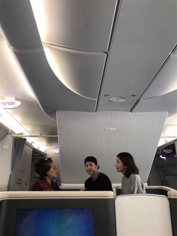 HOT: Song Joong Ki và Song Hye Kyo lần đầu xuất hiện bên nhau, cùng sang Mỹ chụp ảnh cưới - Ảnh 1.