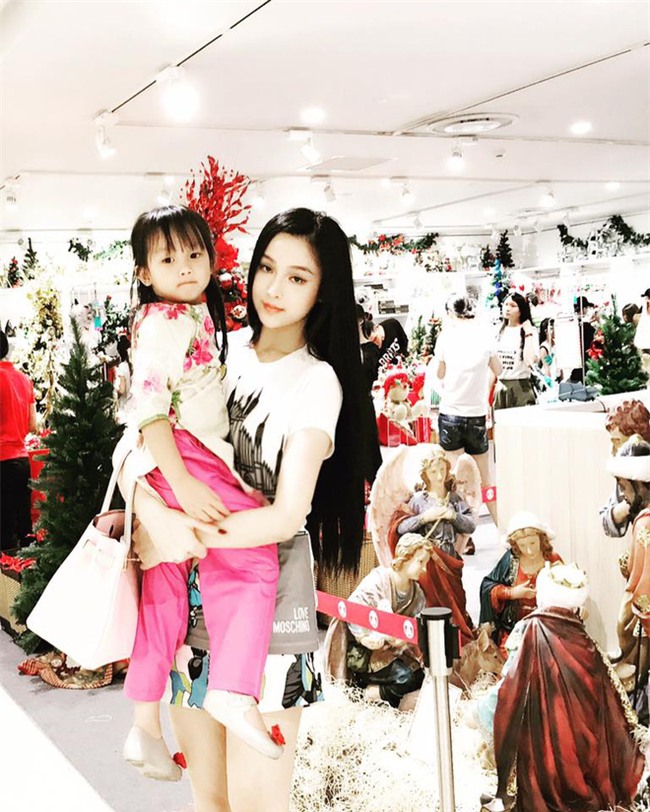 Sau thời vàng son đình đám, những hot girl đời đầu và đời sau đều đã yên phận làm “hot mom” - Ảnh 3.