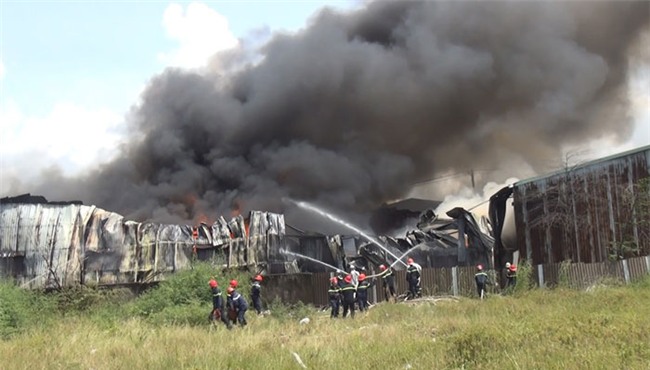 cháy, cháy nhà xưởng, cháy lớn ở Sài Gòn, cháy giữa trưa