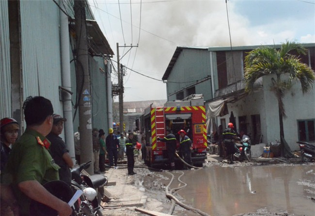 cháy, cháy nhà xưởng, cháy lớn ở Sài Gòn, cháy giữa trưa