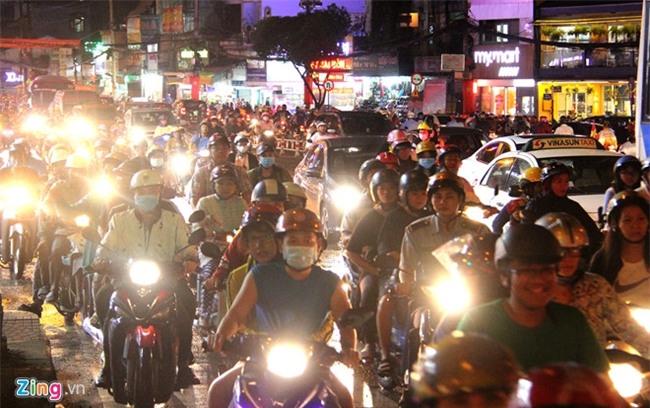 Nguoi dan do ve Sai Gon, Ha Noi sau ky nghi le 2/9 hinh anh 2
