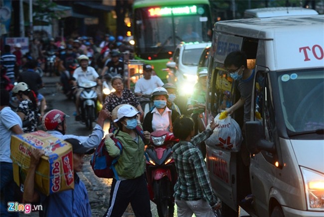 Nguoi dan do ve Sai Gon, Ha Noi sau ky nghi le 2/9 hinh anh 2