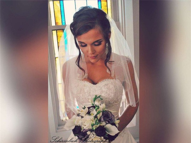 Điều gì hấp dẫn ở chiếc váy cưới cũ này mà 12 người phụ nữ xếp hàng chờ tới lượt mặc đến tận năm sau? - Ảnh 5.