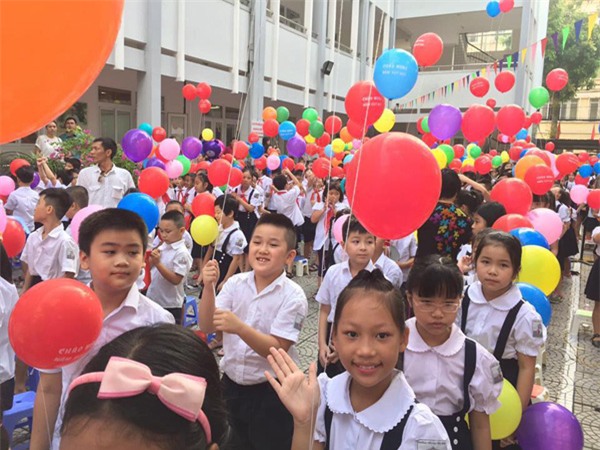 facebook ngap tran hinh anh bo me khoe con ngay khai giang nam hoc moi - 3